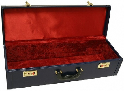 GPC-1031. Bagpipe Wooden case with clasps, handle and felt interior. Use for storage and transport of pipes.